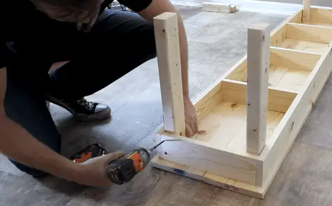 Step 3b joining legs to the frame Step 3b joining legs to the frame