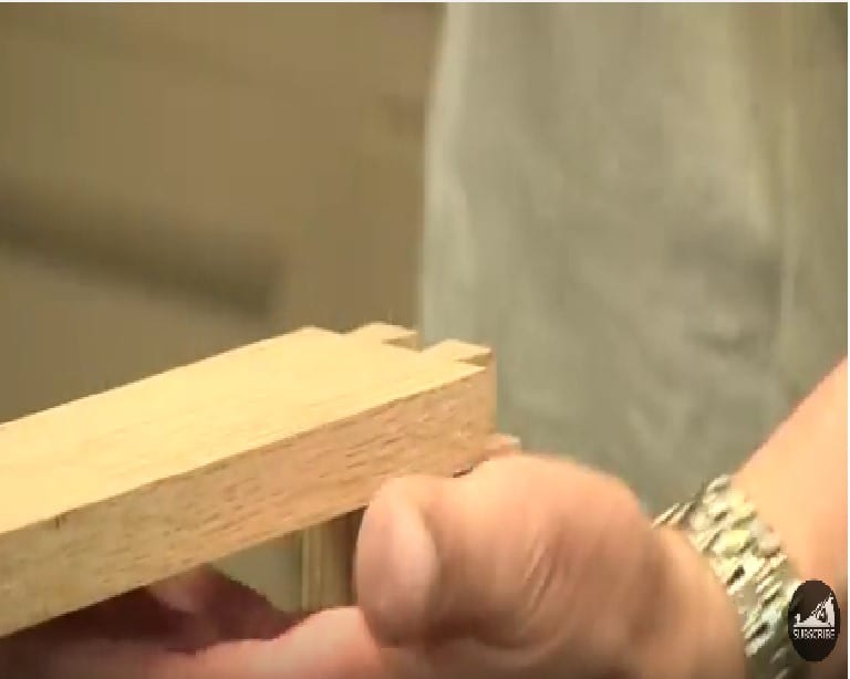 14 - Fit the dovetail and pin wooden pieces, make necessary adjustments using a chisel