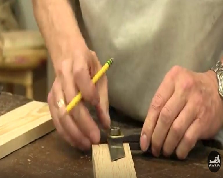 3 - Set the sliding bevel to the desired pitch to create the dovetail