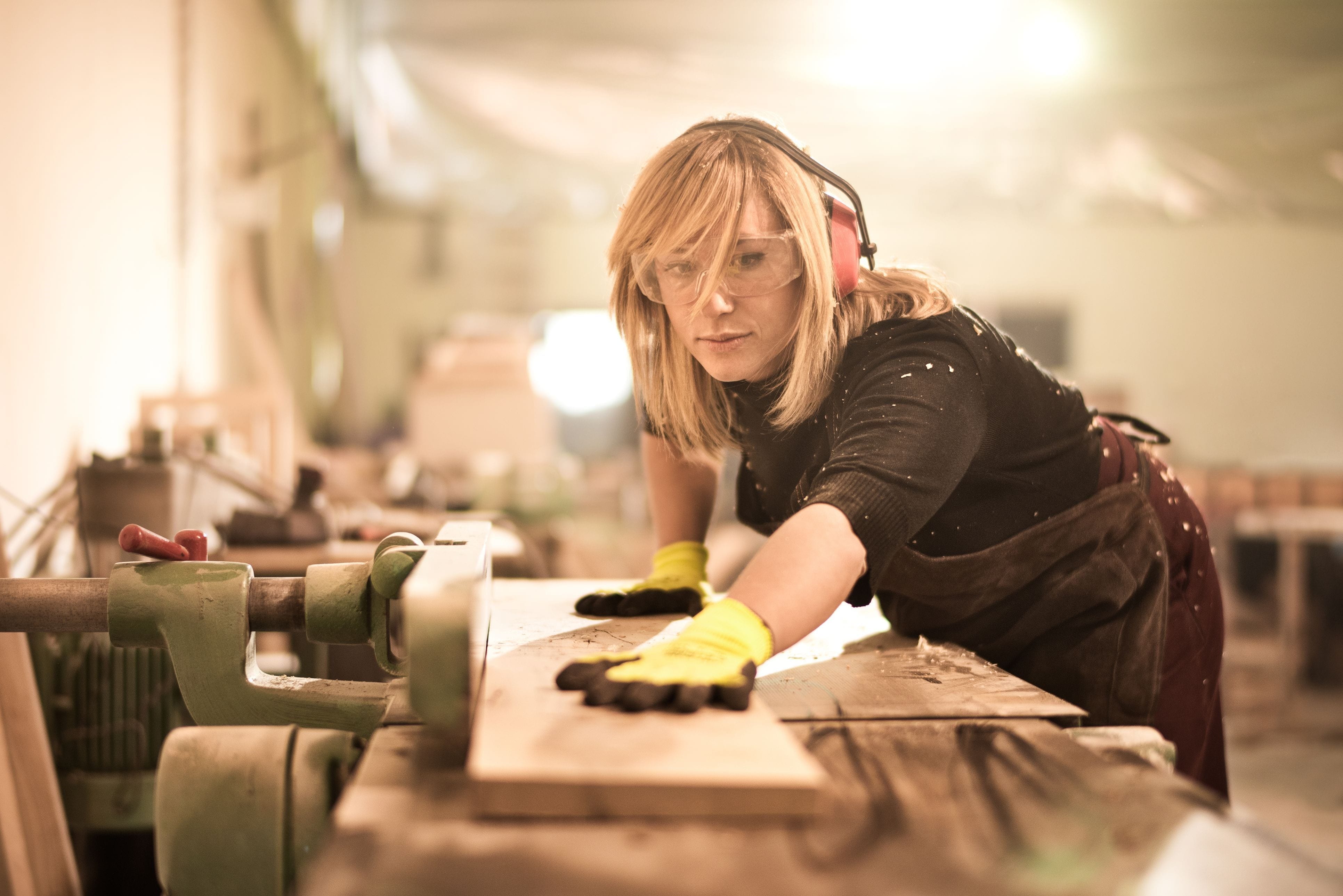 Step 3 Wear ear protection once you are ready to operate the surface planer