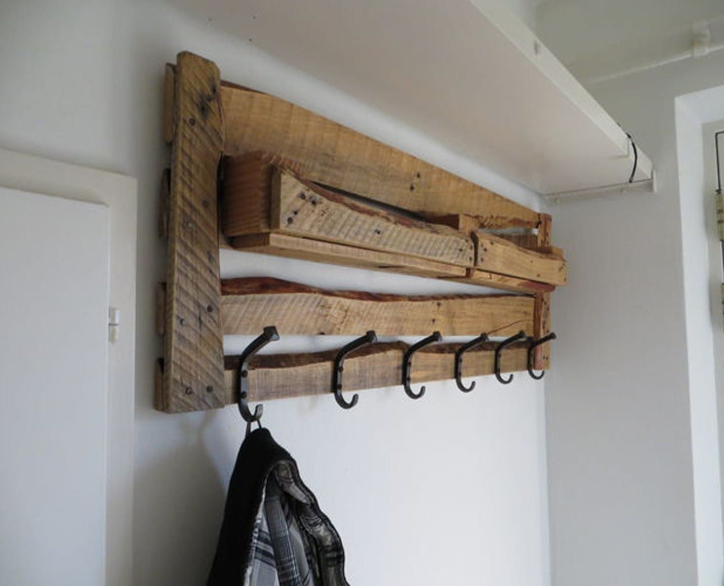 14 Pallet Coat Rack