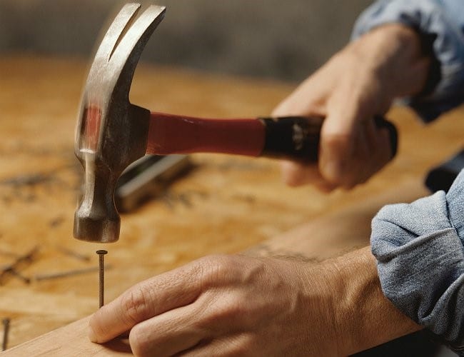 How To Use A Claw Hammer The Right Way