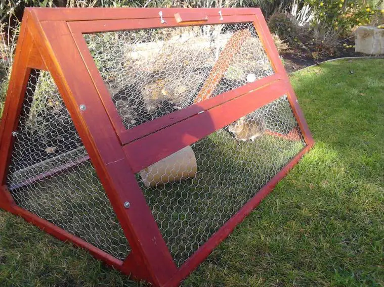 Small And Secure Triangular Hutch