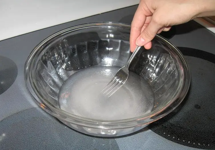 Remove Scratches With Baking Soda And Vinegar Step 1