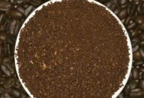 Using Coffee Grounds Kitty Litter Or Baking Soda 1