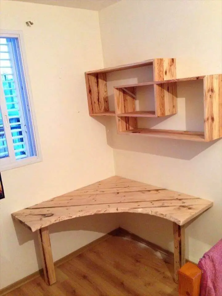 10 Pallet Desk DIY Plans - Cut The Wood