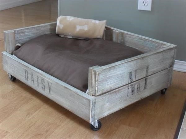 Diy Pallet Dog Bed On Wheels