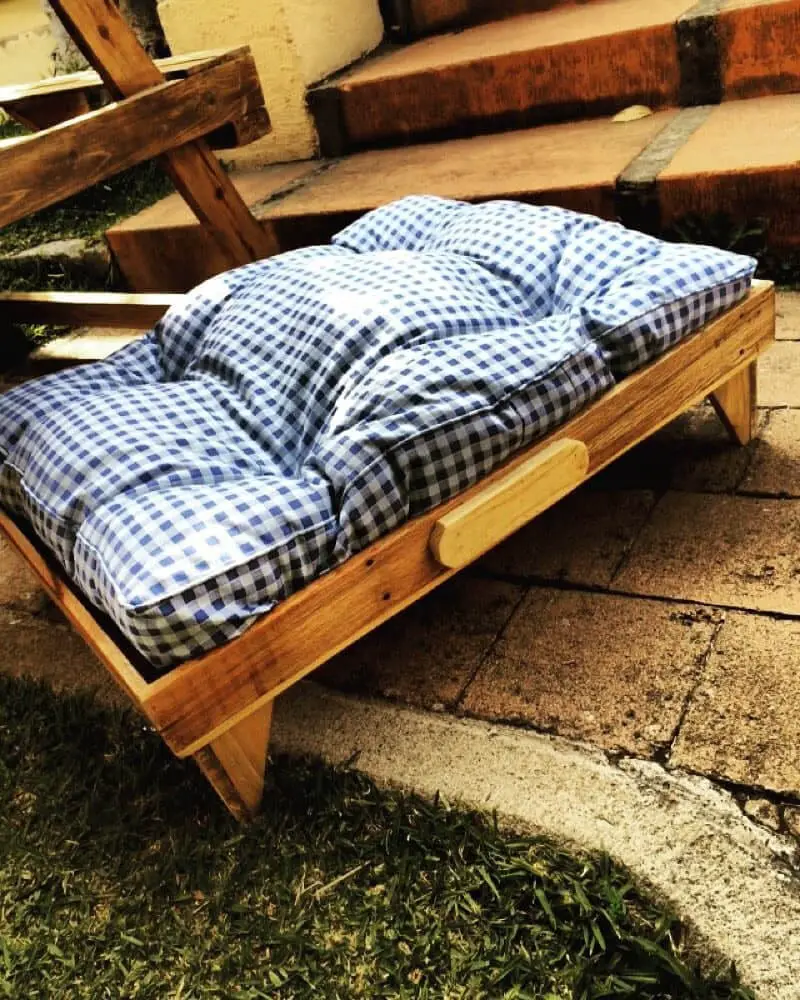 Diy Raised Pallet Dog Bed