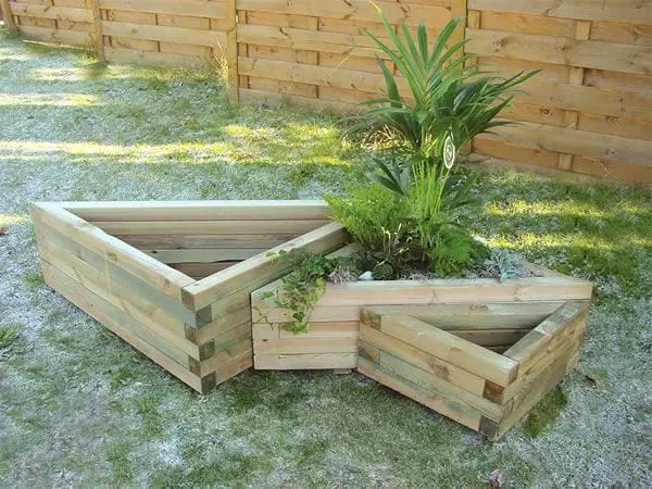 Diy Triangular Wood Porch Planters 2