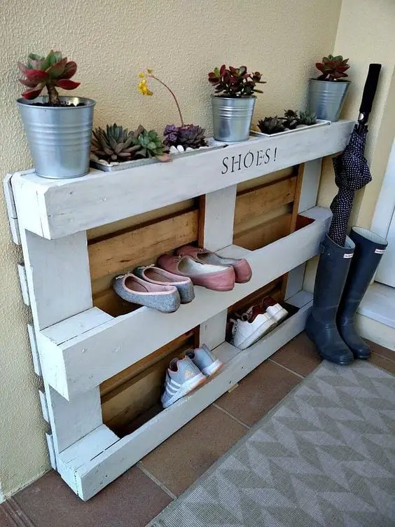 shoe rack made from pallets