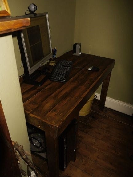 Minimalistic Pallet Desk