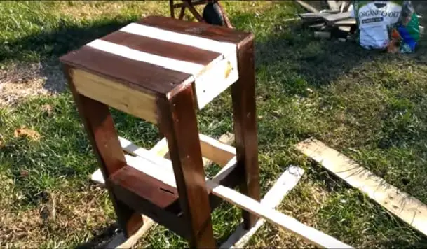 Narrow Diy Pallet End Table Plan