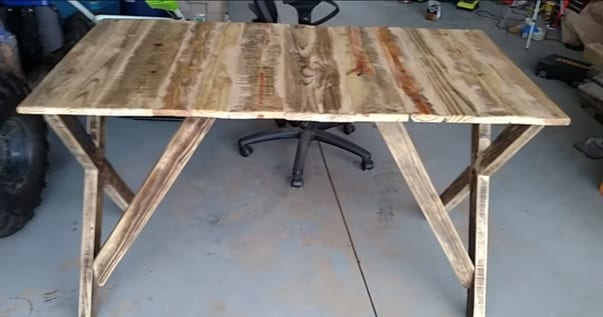 The 5 Dollar Pallet Desk