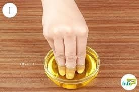 Pour A Small Amount Of Oil In A Small Tray