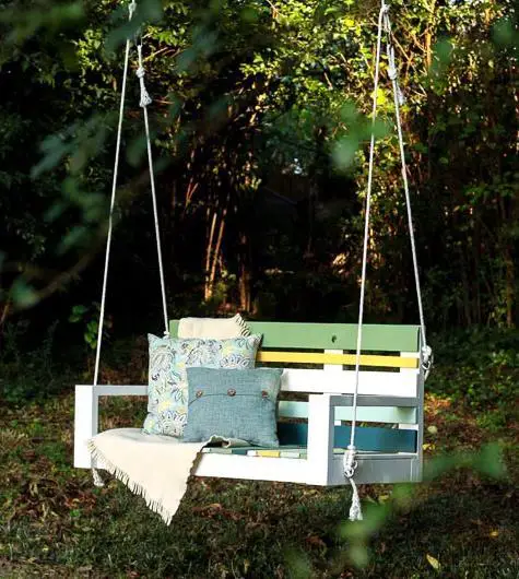 Colorful Porch Swing From Pallet Wood