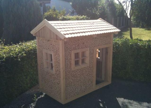 Simple Playhouse By Instructables 1