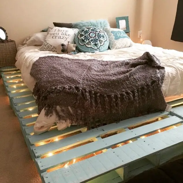 Comfy Blue Pallet Bed With Lights
