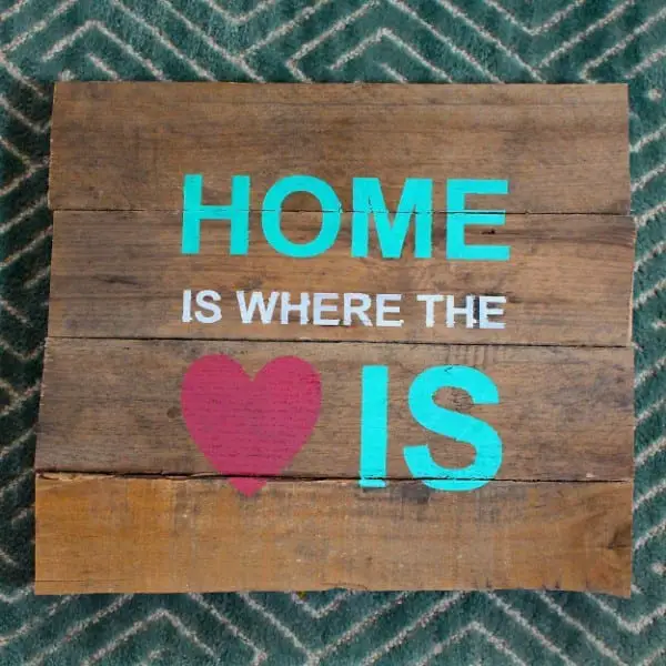 Diy Stenciled Pallet Signs