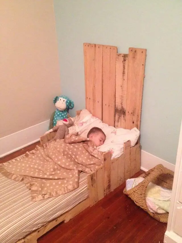 Diy Toddler Pallet Bed