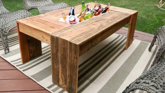 Rustic Pallet Coffee Table By Remodelaholic