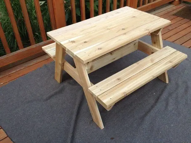 Simple Kids’ Picnic Table