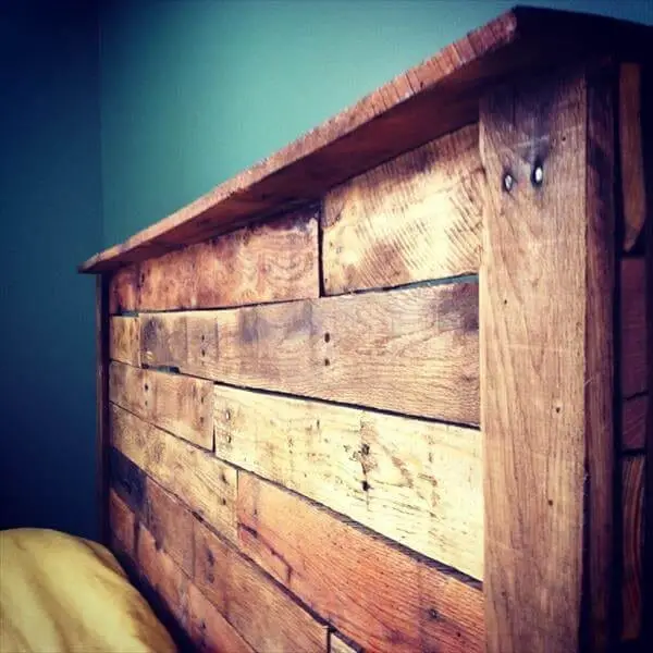 Classic Pallet Wood Headboard Design