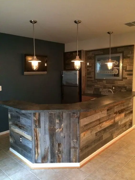 Classy Epic Pallet Bar Design