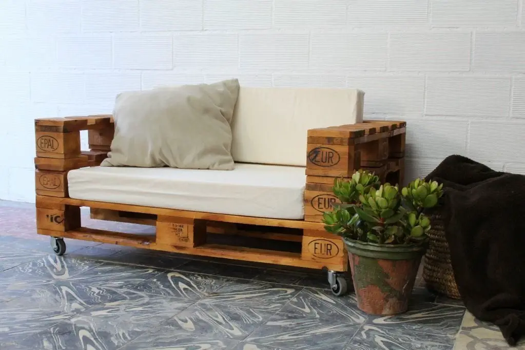 Diy 3 Pallets Sofa