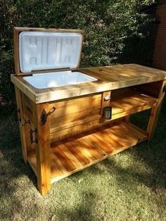 Diy Pallet Bar With Ice Chest
