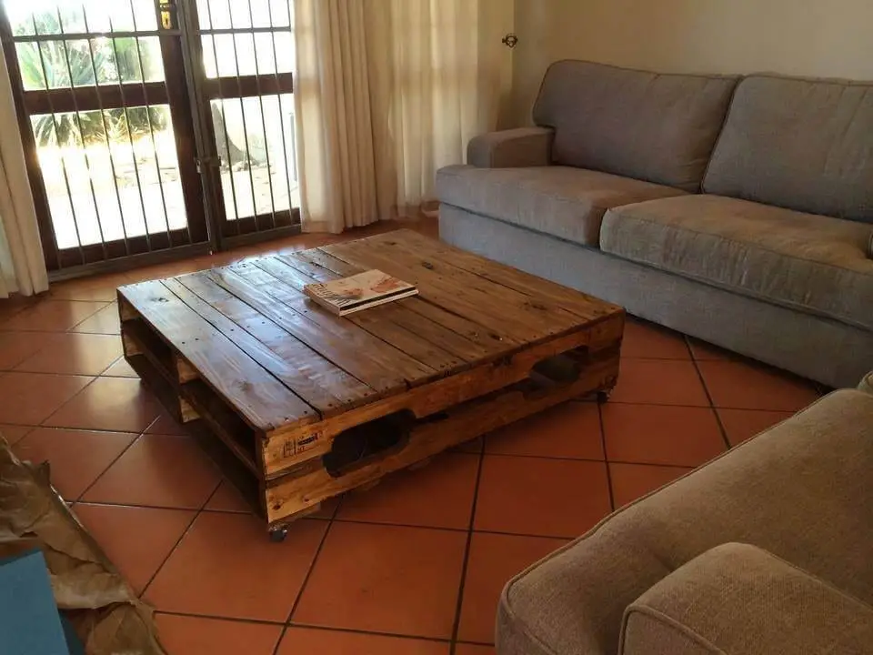 Large Pallet Low Coffee Table For Living Room