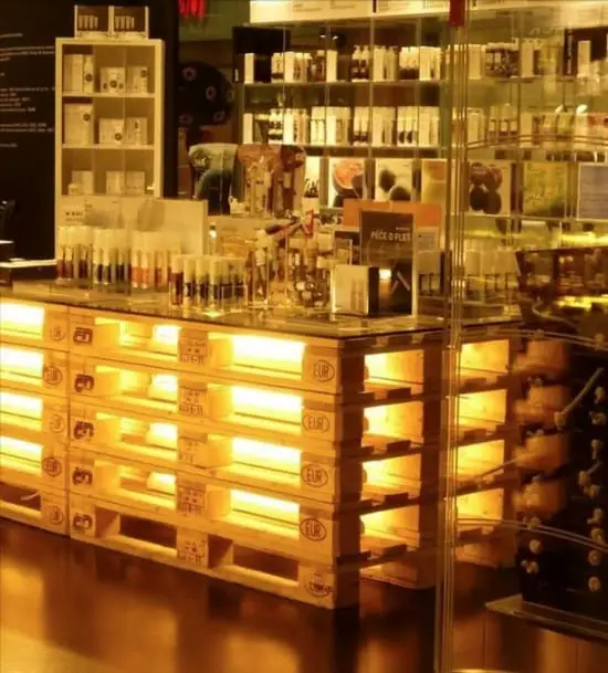 Light Up Pallet Bar Design