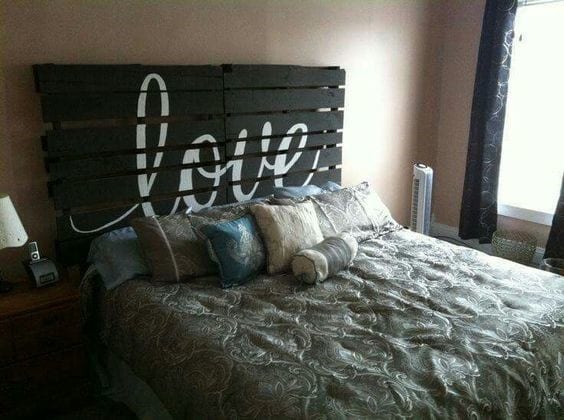 Love Pallet Headboard Design