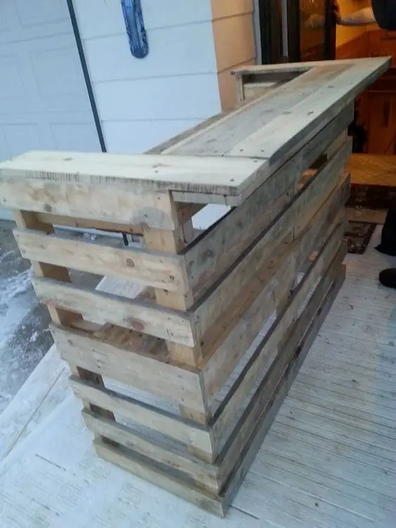 Man Cave Pallet Bar Design