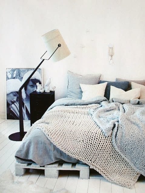 Modern Nonconformist Pallet Bed Design