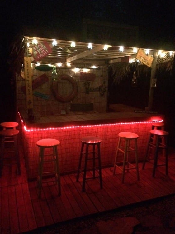 Outdoor Illuminated Pallet Bar Design