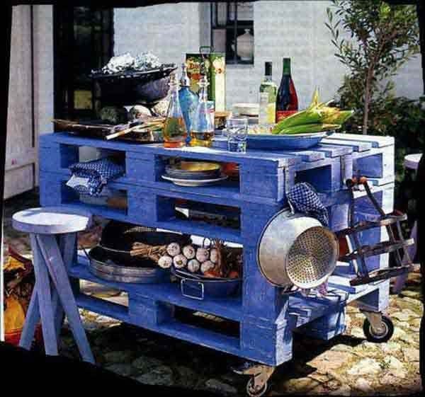 Outdoor Pallet Kitchen Aisle