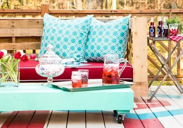 Outdoor Pallet Seating By Hgtv