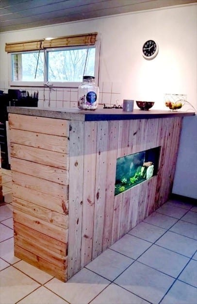 Pallet Bar With Aquarium