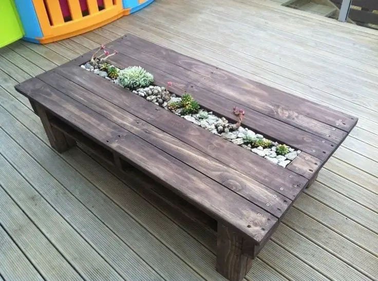 Pallet Coffee Table With Succulent Planter