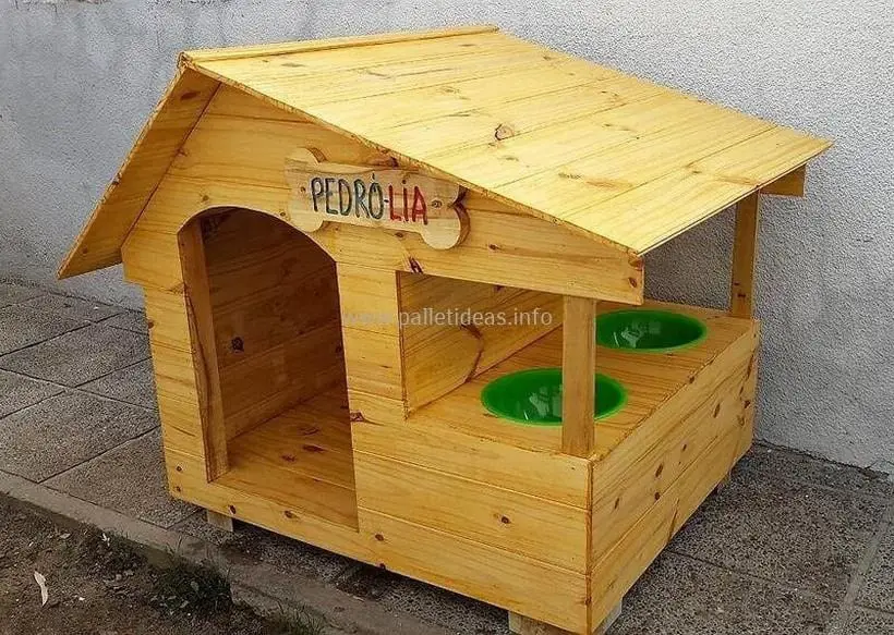 Pallet Dog House With Food Bowls