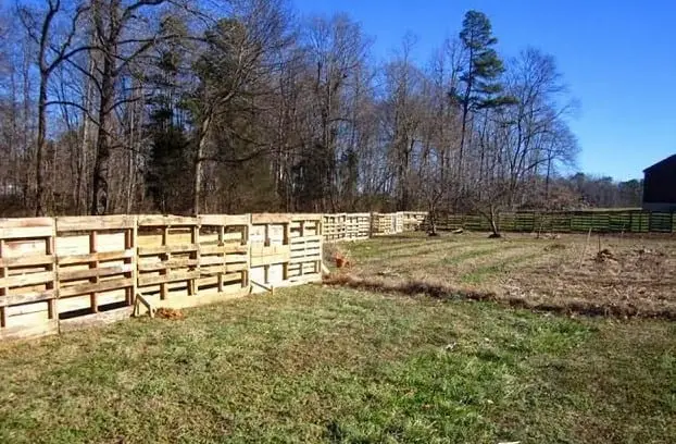 Pallet Fence For A Large Property