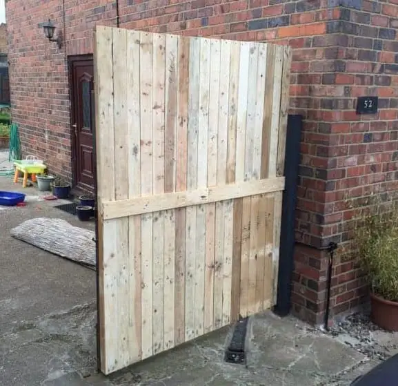 Pallet Front Gate Design