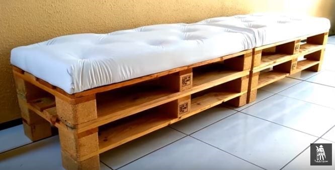 Pallet Sofa With Capitone