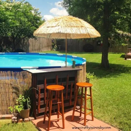 Poolside Pallet Bar Design