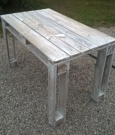 Reclaimed White Washed Pallet Table