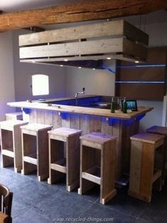 Recycled Pallet Wood Bar Design