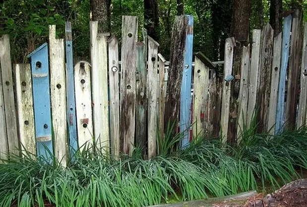 Rustic Pallet Fence Design