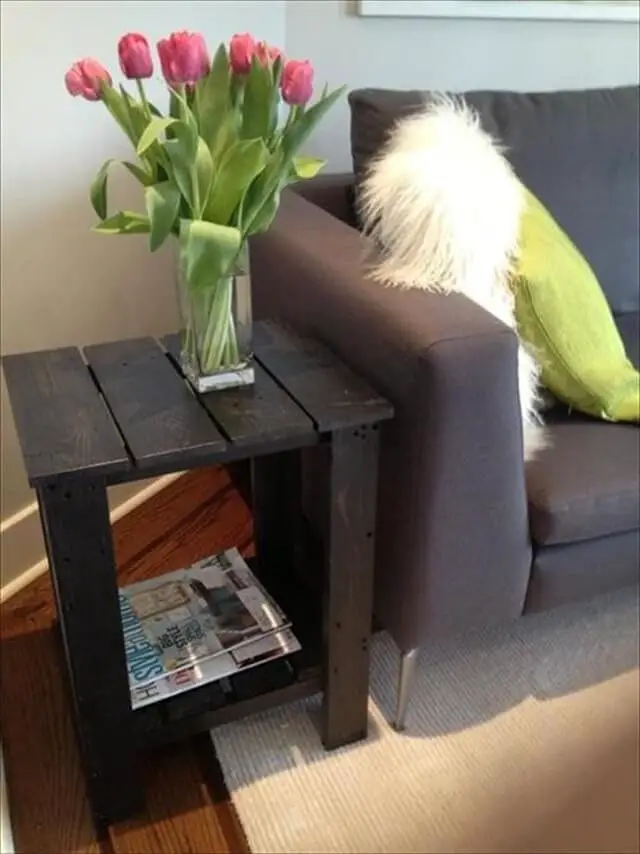 Simple Pallet Nightstand