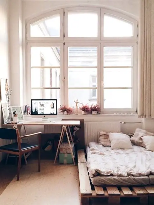 Small Bedroom With A Simple Pallet Bed