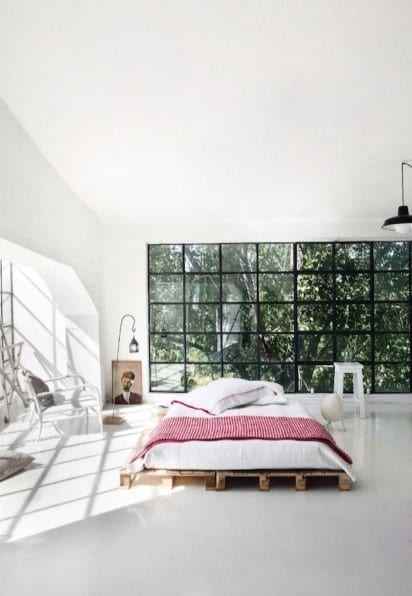 The Perfect Bed Frame Design For An Airy Large Modern Bedroom